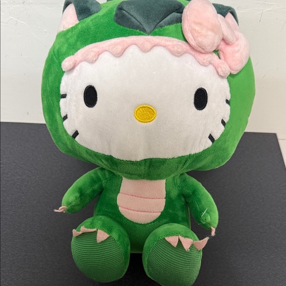 Hello Kitty plushie - Picture 1 of 6